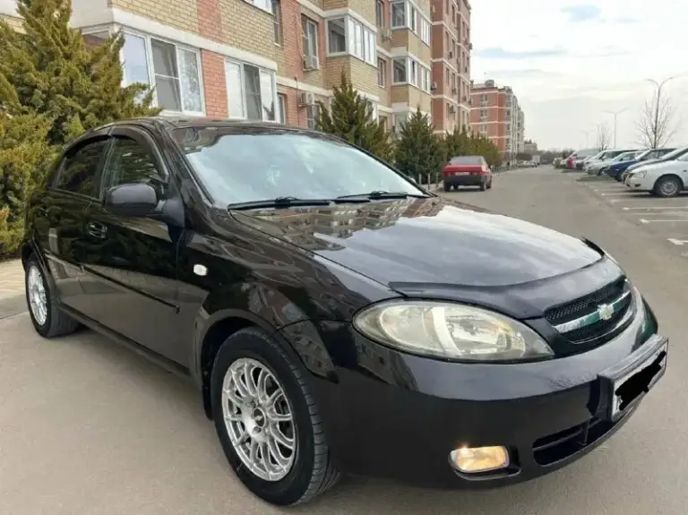 Продам chevrolet lacetti автомобиль в отличном состоянии! Авто вложений не требует. 2007 год выпуска. В дтп не участвовал. Пробег 179.000км. В техническом плане всё обслужено, ходовая не гремит, не стучит, что нужно было сделано, двигатель шепчет, не троит и не дымит и масло не расходует, коробка включается отлично, не хрустит, не выбивает. По салону тоже всё хорошо чистый и опрятный, не прокурен, по салону всё работает до каждой кнопочки и лампочки, кузов без гнили и рыжиков, выглядит также как на фото, днище, пороги, стаканы в отличном состоянии. Комплектация кондиционер рабочий. Гур. Эл зеркала. 4 стеклоподъемника. Литые диски р15. Подушки безопасности, abs. Esp. Противотуманки. Сенсорная магнитола планшет на android с bluetooth. Отличный комфортный авто. Езжу каждый день, готова к дальнейшей эксплуатации на любое расстояние. Всё менялось вовремя как положено. Т. О. Пройдено 2.тыс. Км назад. Торг естественно есть но обоснован и возле капота. Всем добра!!! Цена 540,000
📞 Звоните: +7(949)6415532 - фотография - 2