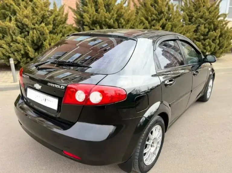 Продам chevrolet lacetti автомобиль в отличном состоянии! Авто вложений не требует. 2007 год выпуска. В дтп не участвовал. Пробег 179.000км. В техническом плане всё обслужено, ходовая не гремит, не стучит, что нужно было сделано, двигатель шепчет, не троит и не дымит и масло не расходует, коробка включается отлично, не хрустит, не выбивает. По салону тоже всё хорошо чистый и опрятный, не прокурен, по салону всё работает до каждой кнопочки и лампочки, кузов без гнили и рыжиков, выглядит также как на фото, днище, пороги, стаканы в отличном состоянии. Комплектация кондиционер рабочий. Гур. Эл зеркала. 4 стеклоподъемника. Литые диски р15. Подушки безопасности, abs. Esp. Противотуманки. Сенсорная магнитола планшет на android с bluetooth. Отличный комфортный авто. Езжу каждый день, готова к дальнейшей эксплуатации на любое расстояние. Всё менялось вовремя как положено. Т. О. Пройдено 2.тыс. Км назад. Торг естественно есть но обоснован и возле капота. Всем добра!!! Цена 540,000
📞 Звоните: +7(949)6415532 - фотография - 5