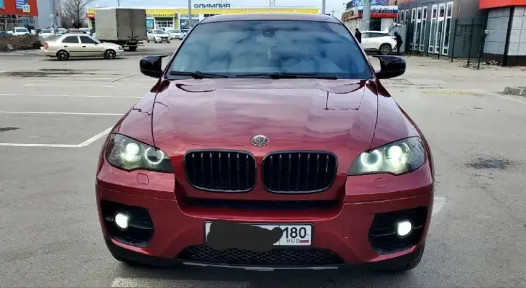 Легендарный bmw x6 в безупречном состоянии! 🔥
​Продаю свой автомобиль, который дарит эмоции каждый день. Настоящий «икс» в заводском m-пакете. Машина для тех, кто ищет живой экземпляр, а не «дрова».
​✅ Основные параметры:
​Год выпуска: 2009
​Двигатель: 3.0 л (306 л. С. ) — идеальное сочетание динамики и налога.
​Пробег: 190.000 км (родной, по состоянию видно).
​Владельцы: 3 по птс.
​Состояние машины — идеальное. Полностью обслужена «от и до», никаких вложений не требует. Мотор сухой, работает ровно, коробка переключает плавно. Салон чистый, не прокуренный. Внешне выглядит очень дерзко благодаря м-пакету.
​💰 Цена: 1500. 000 руб. Реальному покупателю торг💸
📍 Осмотр: г. Донецк
📞 Связь: +7(949)003-60-29 интересует обмен с вашей доплатой хлам не предлагать - фотография - 2