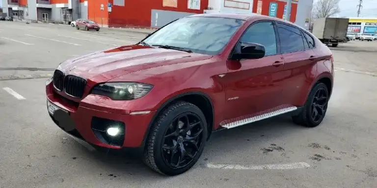 Легендарный bmw x6 в безупречном состоянии! 🔥
​Продаю свой автомобиль, который дарит эмоции каждый день. Настоящий «икс» в заводском m-пакете. Машина для тех, кто ищет живой экземпляр, а не «дрова».
​✅ Основные параметры:
​Год выпуска: 2009
​Двигатель: 3.0 л (306 л. С. ) — идеальное сочетание динамики и налога.
​Пробег: 190.000 км (родной, по состоянию видно).
​Владельцы: 3 по птс.
​Состояние машины — идеальное. Полностью обслужена «от и до», никаких вложений не требует. Мотор сухой, работает ровно, коробка переключает плавно. Салон чистый, не прокуренный. Внешне выглядит очень дерзко благодаря м-пакету.
​💰 Цена: 1500. 000 руб. Реальному покупателю торг💸
📍 Осмотр: г. Донецк
📞 Связь: +7(949)003-60-29 интересует обмен с вашей доплатой хлам не предлагать - фотография - 3