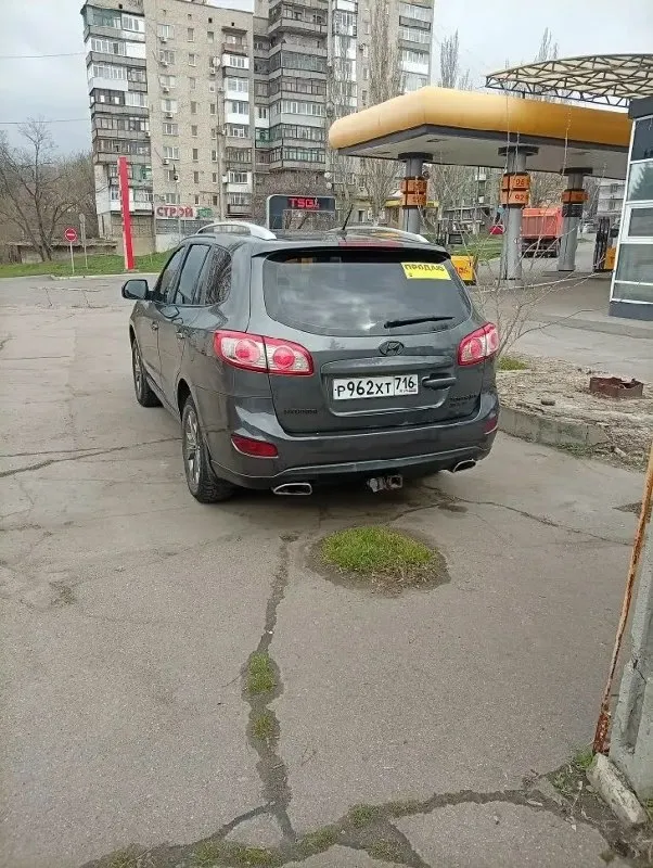 Продам hyundai сантафе 2010 года обьем 2.4 пробег 240 тысяч кузов в родном окрасе двигатель в идеальном состояние коробка автомат без нареканий ходовую часть полностью перебрал 2 комплекта колес цена 1 млн 300 осмотр г. Торез +7 (949) 434-65-74
📞 Звоните: +7(949)4346574 - фотография - 4