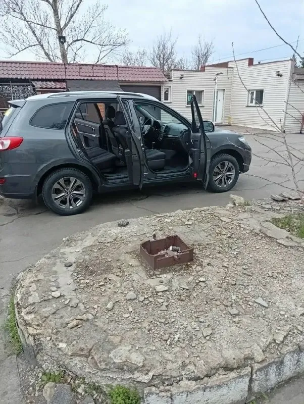 Продам hyundai сантафе 2010 года обьем 2.4 пробег 240 тысяч кузов в родном окрасе двигатель в идеальном состояние коробка автомат без нареканий ходовую часть полностью перебрал 2 комплекта колес цена 1 млн 300 осмотр г. Торез +7 (949) 434-65-74
📞 Звоните: +7(949)4346574 - фотография - 5