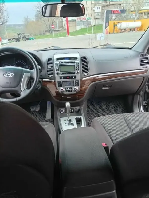 Продам hyundai сантафе 2010 года обьем 2.4 пробег 240 тысяч кузов в родном окрасе двигатель в идеальном состояние коробка автомат без нареканий ходовую часть полностью перебрал 2 комплекта колес цена 1 млн 300 осмотр г. Торез +7 (949) 434-65-74
📞 Звоните: +7(949)4346574 - фотография - 8