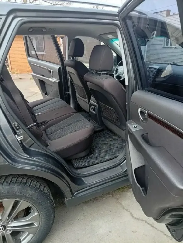 Продам hyundai сантафе 2010 года обьем 2.4 пробег 240 тысяч кузов в родном окрасе двигатель в идеальном состояние коробка автомат без нареканий ходовую часть полностью перебрал 2 комплекта колес цена 1 млн 300 осмотр г. Торез +7 (949) 434-65-74
📞 Звоните: +7(949)4346574 - фотография - 9