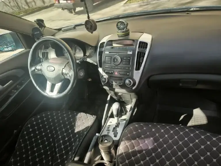 Продам kia cee'd 2010 года.
Двигатель бензиновый 1.6
Автоматическая коробка передач.
Пробег- 240 000 км.
Цена: 790 000 (торг)
Г. Мариуполь
Машина в хорошем состоянии. По технике все отлично, по кузову есть рыжики, из за этого сделаю скидку.
Салон чистый, есть подогревы передних сидений, двухзонный климат контроль, атермальная пленка передней полусферы.
На все вопросы отвечу по телефону или смс.
Тел. +79498046167 - фотография - 6