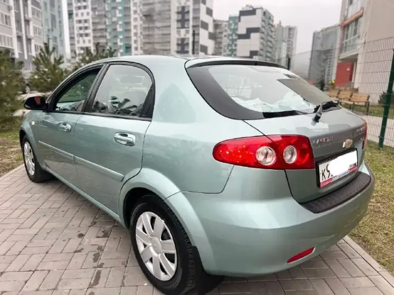 Продам свой chevrolet lacetti в идеальном состоянии! Куплена в 2008 году в автосалоне. Пробег 176.тыс. Км. Сборка корея.
Комплектация: кондиционер(заправлен и дует❄️). Гидроусилитель руля. Подушки безопасности. Abs. Система курсовой устойчивости esp. Эл. Стеклоподъемники с доводчиками. Кожаный руль. Обогрев стекла. Доп. Установлено: сигнализация с автозапуском и обратной связью. Магнитола pioneer с поддержкой ipod-usb с качественной аудио системой. Осмотр в донецке.

💰Цена 545.000₽💰

📞 +79494522026 - фотография - 3