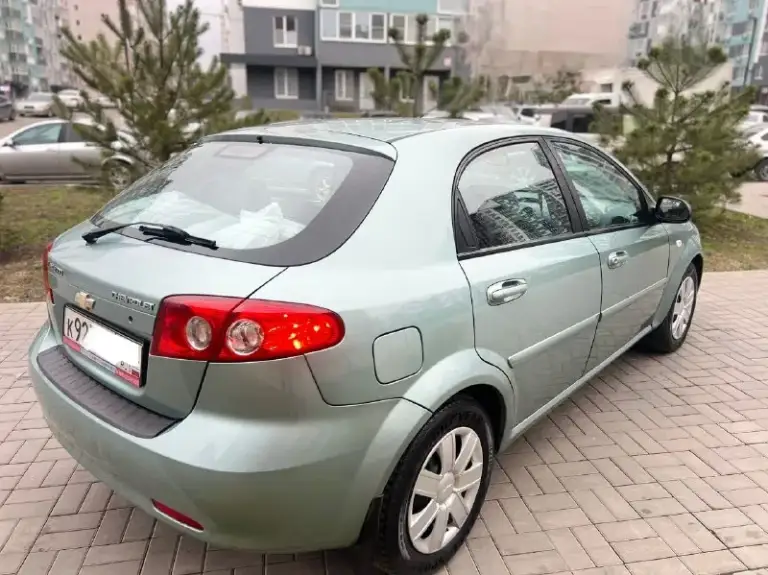 Продам свой chevrolet lacetti в идеальном состоянии! Куплена в 2008 году в автосалоне. Пробег 176.тыс. Км. Сборка корея.
Комплектация: кондиционер(заправлен и дует❄️). Гидроусилитель руля. Подушки безопасности. Abs. Система курсовой устойчивости esp. Эл. Стеклоподъемники с доводчиками. Кожаный руль. Обогрев стекла. Доп. Установлено: сигнализация с автозапуском и обратной связью. Магнитола pioneer с поддержкой ipod-usb с качественной аудио системой. Осмотр в донецке.

💰Цена 545.000₽💰

📞 +79494522026 - фотография - 6