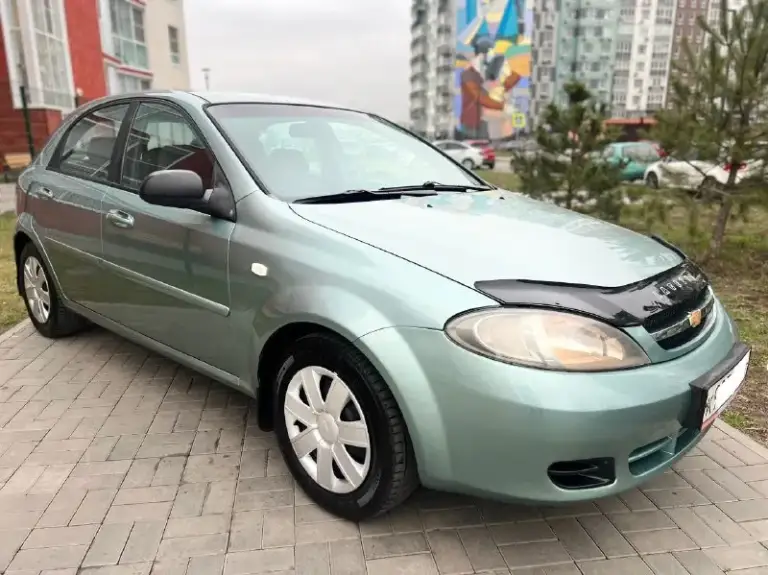 Продам свой chevrolet lacetti в идеальном состоянии! Куплена в 2008 году в автосалоне. Пробег 176.тыс. Км. Сборка корея.
Комплектация: кондиционер(заправлен и дует❄️). Гидроусилитель руля. Подушки безопасности. Abs. Система курсовой устойчивости esp. Эл. Стеклоподъемники с доводчиками. Кожаный руль. Обогрев стекла. Доп. Установлено: сигнализация с автозапуском и обратной связью. Магнитола pioneer с поддержкой ipod-usb с качественной аудио системой. Осмотр в донецке.

💰Цена 545.000₽💰

📞 +79494522026 - фотография - 7