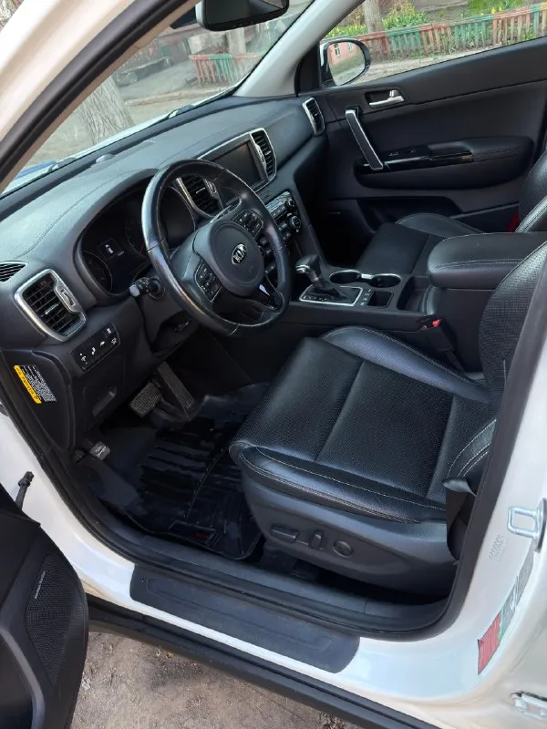 🏎️ Kia sportage 2.4 at 4wd ex
🗓️ Год выпуска: 2018 (vin 2019)
Состояние идеал, покрыт керамикой!
Пробег : 130 тыс. Км ( родной подтвержденный)
Комплектация "exlusive”:
Панорамная крыша
Вентиляция сидений
Музыка harman/kardon
Удержание в полосе
Диски r18, летняя/зимняя резина
Сигнализация starline с автозапуском
Бесключевой доступ
Электропривод сидений
Кожаный салон (как новый)
Парктроники (перед/зад)
Камера заднего вида
Датчики света
Датчики слепых зон
Электропривод багажника с кнопки
Сенсорный дисплей (carplay, android auto)
Складывающиеся внешние зеркала с указателями поворота
Подогрев сидений
Подогрев руля
Климат-контроль 2-х зонный
🥇Авто в идеальном техническом состоянии. Один владелец по эптс, бережная эксплуатация. Стекла все заводские
И коробка без нареканий (любые проверки)
Обслуживал по регламенту. Замена масла каждые 7тыс. Км
Машина обслужена и готова к дальнейшей эксплуатации (дополнительных вложений не требуется, сел и поехал).
2 Ключа
Пройден то
📞 Звоните: +7(959)1843184 - фотография - 7