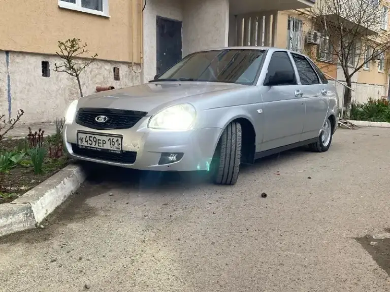 В продаже lada priora 2009г 220 пробег родной ✅авто в идеальном состоянии без дтп и подкрасов без гнилья и рыжиков вся в заводе 🔥кроме бамперов! 3 хозяин по факту авто с покупки автосалона в одной семье ! Двигатель коробка ходовая все идеально ✅комплектация кондиционер❄два стеклоподъемника-абс электроусилитель руля стоит трасса стингер полная очень приятный звук🏎 не плохая музыка 🎵 продажа от собственника! Возможно обмен с вашей доплатой цена авто 455 тысяч 💵торг у авто звоните в любое удобное время для вас +79495565482 - фотография - 1