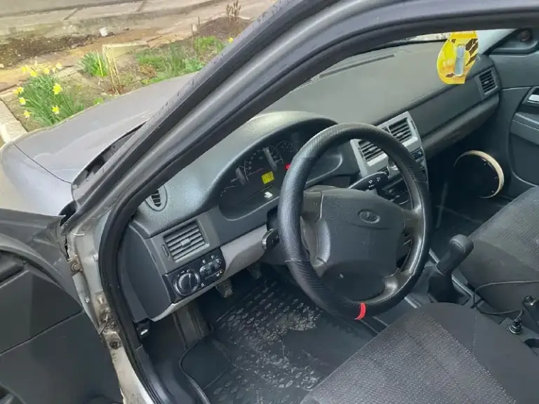 В продаже lada priora 2009г 220 пробег родной ✅авто в идеальном состоянии без дтп и подкрасов без гнилья и рыжиков вся в заводе 🔥кроме бамперов! 3 хозяин по факту авто с покупки автосалона в одной семье ! Двигатель коробка ходовая все идеально ✅комплектация кондиционер❄два стеклоподъемника-абс электроусилитель руля стоит трасса стингер полная очень приятный звук🏎 не плохая музыка 🎵 продажа от собственника! Возможно обмен с вашей доплатой цена авто 455 тысяч 💵торг у авто звоните в любое удобное время для вас +79495565482 - фотография - 5