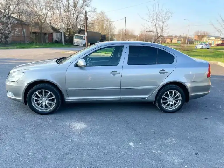 Продам! Я собственник✅
Skoda octavia a5 лифтбек.
Год 2011
Обём 1.6 mpi (102л. С)
Пробег 178000
Самый надёжный мотор✅
Автомобиль в родной краске без дтп!
Кузов очень хорошем состоянии без рыжиков и без гнили!
Салон в хорошем состоянии опрятный.
По технической части всё отлично.
Мотор работает ровно как часы масло не расходует от замены до замены!
Комплектация самая полная сомфорт ✅
-Двухзонный климат
-Датчик света
-Датчик дождя
-Еsp
-Abs
-Электро регулировка зеркал заднего вида
-Подгрев передних сидений
-Обогрев заднего стекла
-Обогрев зеркал заднего вида
-Климат контроль
-Охлаждения бардачка и подлокотника
-Круиз контроль
-Мульти руль
-Задний парктроник
-Линзы в фарах, электрорегулировка по высоте
-Противотуманные фары viper
-Адаптивное освещение
-Автоматическое затемнение зеркала заднего вида
-Передние, задние стеклоподъемники
Автомобиль юридически чист!
За автомобиль не стыдно
Заинтересованным скинул видеообзор.
Г. Донецк.
Цена. 890руб торг. ✅
Тел. +7949-551-46-24
>Тел+79614126285<телеграм на этом. - фотография - 6