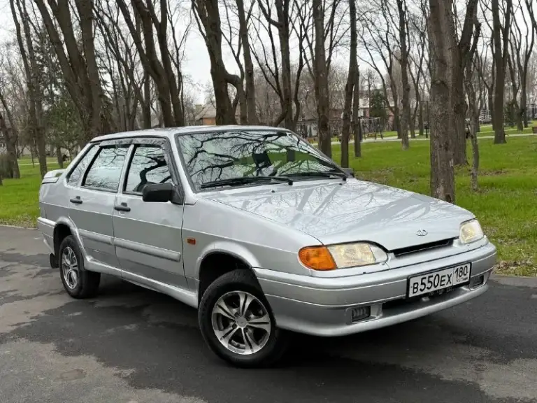 В продаже ваз 2115 2011 года выпуска

Автомобиль в отличном состоянии! 1 владелец. Автомобиль приобретался новым в автосалоне в донецке. Все сервисные книги есть. Два комплекта ключей. Два комплекта колёс на дисках. Родной пробег 142.000 км. Все стёкла включая лобовое родные!

По кузову авто полностью в родном окрасе! Присутствуют мелкие жизненные моменты, ничего критичного. Дно пороги арки стаканы всё полностью целое!

По технике полностью обслужена. Мотор и коробка работают идеально. Ходовая без нареканий, вся тихая. Стоит простая музыка. Также установлены led туманки.

По документам полный порядок

Осмотр донецк

Цена 320.000 ₽, торг реальному покупателю!

☎️ +7 (949) 628-72-17
📞 🇷🇺 Звоните: +79496287217 - фотография - 4