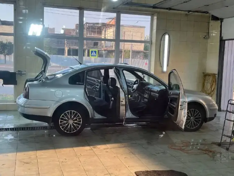 Продаю свой личный автомобиль. Volkswagen passat b5 рестайлинг. Коробка механика. 2002 года выпуска. На буцифале 300.000км. Масло не ест, от замены до замены. Двигатель капиталился 15.000км назад. Комбинированный салон в адекватном состоянии. По кузову без нюансов. Все жидкости свежие и менялись во время. На зимней резине, и на хороших дисках. Машина зашита под stage. На прямом выхлопе. Завод отдам вместе с ней. И прицеп запчастей. Менялось все. От болтика до гаички. Новый генератор, стартер и. Т. Д. Цена 650.000₽ звонить +79497057674 +79499807674 либо писать в тг и max.
📞 Звоните: +7(949)7057674 - фотография - 3