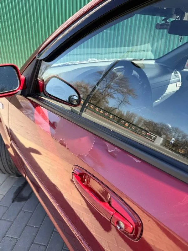 Продам chevrolet lacetti (хэтчбек).
Собственник, владею авто 3.5 года.
1.6 Мотор, 109 л. С. , механика, 2007 год, 228000 пробег.
Комплектация: гур, abs, кондиционер, 4 стеклоподъемника, центральный замок, подогрев боковых зеркал.
Доустановлены: сигнализация, доводчики всех стекол, диодные противотуманки, сенсорная магнитола, камера заднего вида, легкосплавные. Также перешит руль и рычаг кпп, салон в чехлах с первого дня владения, зашумлены капот и передние арки.
По технике нареканий нет. Все работает ровно, то проводилось вовремя (последнее то 222500, следующее на 230000), замена масла каждые 7-8 тыс. Заменено из основного: радиатор, лобовое стекло, передние амортизаторы в сборе, масло в коробке, в остальном по мелочи.
По кузову есть нюансы, нужно заниматься.
Цена – 400 000 без торга.
+7 949 429 59 98, Г. Донецк.
📞 Звоните: +7(949)4295998 - фотография - 9