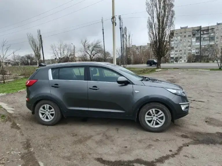 Продается kia спортейдж цена: 1.250.000₽, торг реальному покупателю - год выпуска: 2013 год - мотор: 1.7 литра, турбина, - коробка передач: механика - привод: передний - пробег: 150.000 км (оригинал) - состояние: отличное, без дтп, все детали кузова заводские! Все документы в полном порядке, один владелец. Осмотр г. Торез. Все вопросы по телефону +79498129322, +79493376281
📞 Звоните: +7(949)8129322 - фотография - 4