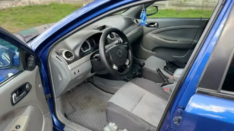 Продам chevrolet lacetti 2008г. В. Корейская сборка! 10 лет в одних руках! Автомобиль в отличнейшем состоянии! Абсолютно не требует вложений! Кузов в хорошем состоянии! Ровный и красивый без гнилья и ржавчины! Автомобиль выглядит шикарно! Техническая часть в идеале! Двигатель 1.6 идеал! После кап ремонта проехал 20 тысяч, работает идеально! Без посторонних звуков! Масло грамма не берет! Кпп на отлично! Переключается плавно! Без хрустов и вылетов! Ходовая часть идеал! Вся новая! Абсолютно нечего не гремит не стучит! В ходу очень приятный автомобиль! По комплектации: кондиционер, abs, 4эл. Стеклоподъемника, эл. Регулировка зеркал, гидроусилитель руля, подушки безопасности. Документы чистые переоформление без проблем! Цена 595.000т/р. Торг уместен. Тел: +7 (949) 986-98-08.
📞 Звоните: +7(949)9869808 - фотография - 5