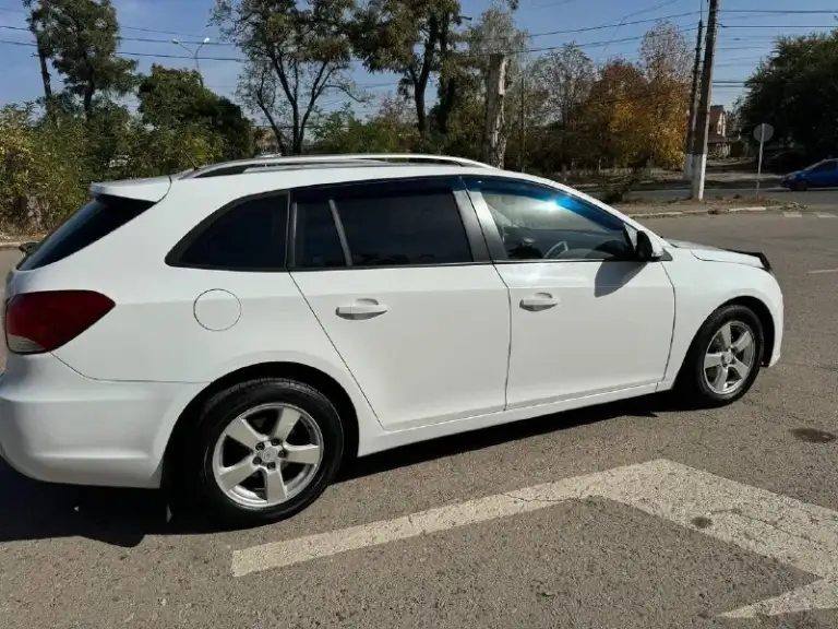 Продам chevrolet круз 2014 года мотор 1.6 с пробегом 268т. Км.  , в отличном состоянии.
Кузов в отличном состоянии, мотор и коробка тоже. Из последнего: замена всех четырёх стоек, передних рычагов и тормозных дисков, также недавно менялась помпа и термостат.   Автомобиль полностью обслужен и не требует вложений от слова совсем, стоит хорошая летняя резина, дорогие и качественные линзы, свет как днем с четкой световой линиеей. Стоит газ пропан, газ обслужен 5 т. Км.   Назад менялся редуктор и все фильтра. Стоит сигнализация стралайн с автозапуском. Вообщем машина семейная, полностью обслужена, не требует никаких вложений. Цена 740 + торг у капота
+79495175832 - Никита
📲 Tg: @karinaolegovna24
📞 Звоните: +7(949)5175832 - фотография - 9
