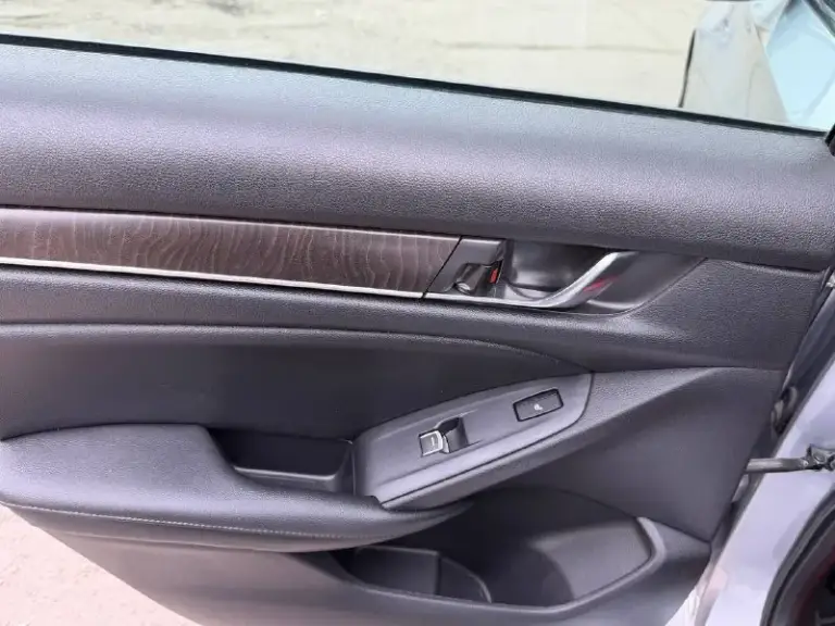 Honda accord hybrid touring

-Машина 2021г
-Объём двигателя: 2.0л
-Пробег :75.000км
-Тип двигателя: гибрид
-Коробка передач: автомат
-Привод: передний

-Люк
-Камера заднего вида
- Подогрев руля
-Подогрев боковых зеркал
- Подогрев/вентиляция сидений
- Цифровая панель приборов
- Датчик дождя
- Датчик света
- Активный круиз-контрол
- Датчики мёртвых зон
- Контроль пешеходов при движении задним ходом
-Беспроводная зарядка
-Электрорегулировка сидений
-Память сидений
-Проекция на лобовое стекло

Вин: 1hgcv3f99ma018844

💲Цена: 3.100.000руб.
☎Телефон: +7(949)326-93-73 - фотография - 10