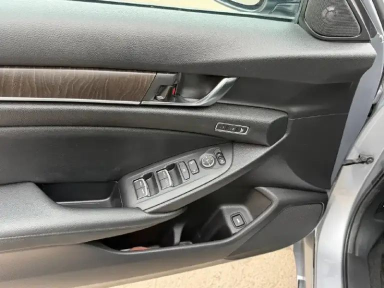 Honda accord hybrid touring

-Машина 2021г
-Объём двигателя: 2.0л
-Пробег :75.000км
-Тип двигателя: гибрид
-Коробка передач: автомат
-Привод: передний

-Люк
-Камера заднего вида
- Подогрев руля
-Подогрев боковых зеркал
- Подогрев/вентиляция сидений
- Цифровая панель приборов
- Датчик дождя
- Датчик света
- Активный круиз-контрол
- Датчики мёртвых зон
- Контроль пешеходов при движении задним ходом
-Беспроводная зарядка
-Электрорегулировка сидений
-Память сидений
-Проекция на лобовое стекло

Вин: 1hgcv3f99ma018844

💲Цена: 3.100.000руб.
☎Телефон: +7(949)326-93-73 - фотография - 8