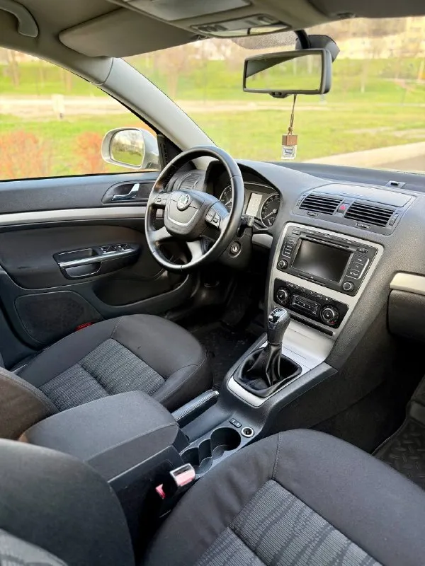 🇨🇿 Skoda octavia a5

💰Цена: 890 000р
🏢Город: мариуполь
📅Год выпуска: 2011
🧾Пробег: 202 668км.
⚙️Двигатель: 1.6
⛽Топливо: бензин
⚙️Кпп: механика

📞 Телефон:

+7-949-551-91-52
+7-949-727-41-51
+7-989-263-55-56

💾 Описание:

Продам легенду донбасских дорог -. .. Kground-image:url('//telegram. Org/img/emoji/40/e29c85.png')">✅ оцинкованный кузов лифтбек
✅ Ни намёка на коррозию
✅ Отличное состояние
Как внешне, так и технически

✅ Отличная комплектация:
Двух зонный климат-контроль, кожаный руль, линзы, подогрев передних сидений, электро-зеркала с подогревом, все электро стёкла, abs, airbag, гидроусилитель руля, бортовой компьютер, регулировка сидений водителя и пассажира по высоте, литые диски.

Улица шевченко 2️⃣6️⃣9️⃣

➕Автомобиль с пройденным техническим осмотром и готов к переоформлению.

🏦 Возможна продажа в кредит по двум документам. - фотография - 9