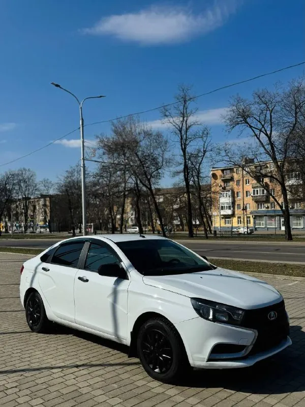 Срочно продам/обмен весту(vesta) 2016год, 1.6 16кл механика, эур, кондиционер, abs, esp, подогревы сидений, 20тыс назад полный кап ремонт мотора, замена сцепления, недавно тоже много чего делалось. Автотека зеленая, практически вся в родной краске, всю жизнь в одной семье, гнили нет совсем (обработана), шумоизоляция, пишите отвечу на все вопросы. Цена: 599.999р. Торг цена на пару дней. Пока в продаже интересующий меня авто. Техосмотр пройден тг-+79493321461 - фотография - 2