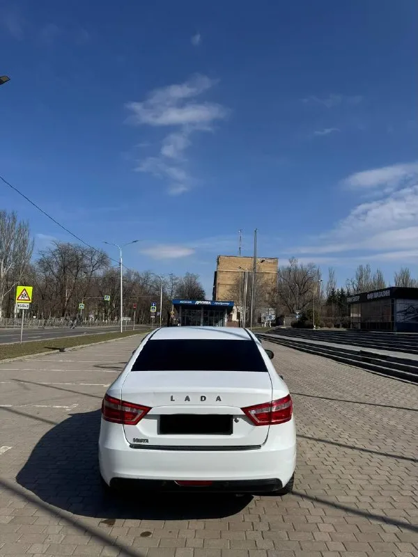 Срочно продам/обмен весту(vesta) 2016год, 1.6 16кл механика, эур, кондиционер, abs, esp, подогревы сидений, 20тыс назад полный кап ремонт мотора, замена сцепления, недавно тоже много чего делалось. Автотека зеленая, практически вся в родной краске, всю жизнь в одной семье, гнили нет совсем (обработана), шумоизоляция, пишите отвечу на все вопросы. Цена: 599.999р. Торг цена на пару дней. Пока в продаже интересующий меня авто. Техосмотр пройден тг-+79493321461 - фотография - 7