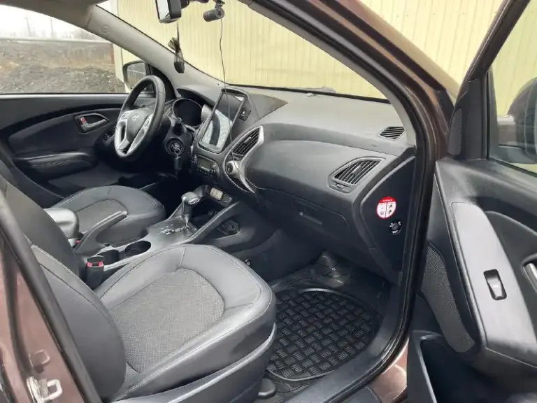🔥 Hyundai ix35🔥
В шикарном состоянии!
✅В эксплуатации с 2011г
✅ 2.0
✅Бензиновый (атмосферный)
✅Коробка автомат 6 ступка
✅Пробег 177 тыс. Км.
✅Без дтп!
✅Весь в родной краске(кроме задней правой арки)
✅Автотека зелёная
✅Двигатель работает превосходно без. .. )">✅разъем 12v
✅Камера заднего вида
✅Камера переднего вида
✅Литые диски r17
✅Тех осмотр пройдет, готов к регистрации в мрэо

🔥В подарок новому владельцу 🔥
✅ Полный бак топлива 🔥
✅ Диагностическая карта (тех осмотр)🔥
✅
📞 Звоните: +7(949)5080060 - фотография - 10