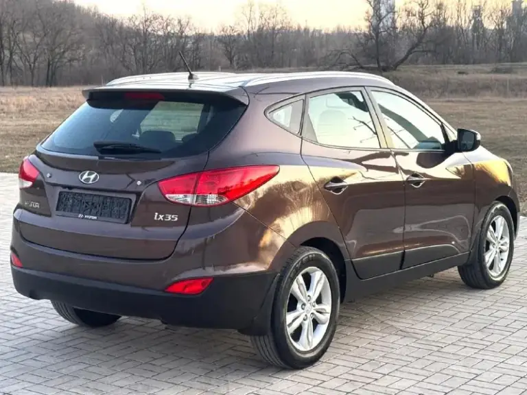 🔥 Hyundai ix35🔥
В шикарном состоянии!
✅В эксплуатации с 2011г
✅ 2.0
✅Бензиновый (атмосферный)
✅Коробка автомат 6 ступка
✅Пробег 177 тыс. Км.
✅Без дтп!
✅Весь в родной краске(кроме задней правой арки)
✅Автотека зелёная
✅Двигатель работает превосходно без. .. )">✅разъем 12v
✅Камера заднего вида
✅Камера переднего вида
✅Литые диски r17
✅Тех осмотр пройдет, готов к регистрации в мрэо

🔥В подарок новому владельцу 🔥
✅ Полный бак топлива 🔥
✅ Диагностическая карта (тех осмотр)🔥
✅
📞 Звоните: +7(949)5080060 - фотография - 3