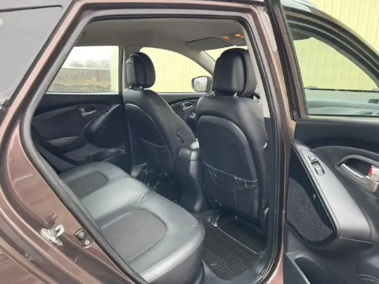 🔥 Hyundai ix35🔥
В шикарном состоянии!
✅В эксплуатации с 2011г
✅ 2.0
✅Бензиновый (атмосферный)
✅Коробка автомат 6 ступка
✅Пробег 177 тыс. Км.
✅Без дтп!
✅Весь в родной краске(кроме задней правой арки)
✅Автотека зелёная
✅Двигатель работает превосходно без. .. )">✅разъем 12v
✅Камера заднего вида
✅Камера переднего вида
✅Литые диски r17
✅Тех осмотр пройдет, готов к регистрации в мрэо

🔥В подарок новому владельцу 🔥
✅ Полный бак топлива 🔥
✅ Диагностическая карта (тех осмотр)🔥
✅
📞 Звоните: +7(949)5080060 - фотография - 8