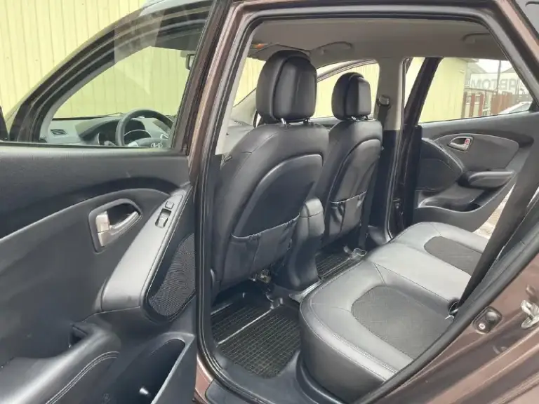 🔥 Hyundai ix35🔥
В шикарном состоянии!
✅В эксплуатации с 2011г
✅ 2.0
✅Бензиновый (атмосферный)
✅Коробка автомат 6 ступка
✅Пробег 177 тыс. Км.
✅Без дтп!
✅Весь в родной краске(кроме задней правой арки)
✅Автотека зелёная
✅Двигатель работает превосходно без. .. )">✅разъем 12v
✅Камера заднего вида
✅Камера переднего вида
✅Литые диски r17
✅Тех осмотр пройдет, готов к регистрации в мрэо

🔥В подарок новому владельцу 🔥
✅ Полный бак топлива 🔥
✅ Диагностическая карта (тех осмотр)🔥
✅
📞 Звоните: +7(949)5080060 - фотография - 9