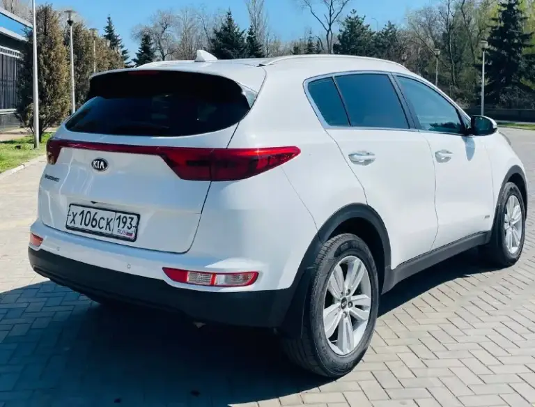 Kia sportege 2018 поколение iiii рейсталинг
Официальный дилерский автомобиль
Красивый удобный комфортабельный
Таких авто действительно единицы
Эксплуатация с 2018 года
Двигатель 2.0 бензин атмо
Коробка автоматическая
В оригинале в
Родном окрасе без дтп !!!
Стекла все родные включая лобовое редко !!!
В ближайшем времени не требует вложений !!!
Комфорт плюс комплектация,
Ухоженный салон достойный,
Датчики света, и дождя,
Подогревы всех сидений,
Подогрев зеркал и стекл,
Полный электропакет,
Большая мультимедиа,
Блютус громкая связь,
Камера заднего супер
Новые зимнее шины,
Два пульта два ключа,
Сервисные книжки,
Полное то масла фильтра,
И многое другое !
Цена за достойное авто 1855:000 ₽
Возможен кредит
Возможен обмен
С документами полный порядок,
Могу присутствовать в мрэо
Очень бережная эксплуатация
Автотека полностью
Зеленая без каких либо !
Кто заинтересован достойным автомобилем
Приезжайте смотрите покупайте г. Донецк
Звоните по телефону
+79493969855 Руслан - фотография - 3