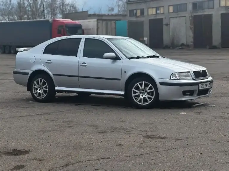 Продам skoda octavia tour 1.6 2008г. Мкпп-5. Пробег 244000 км
Мотор, коробка, ходовая в идеальном состоянии. По кузову есть возрастные болячки(ни чего критичного)
Abs, esp, airbag, 2эсп, цз, электрозеркала, подогрев зеркал, парктроники, кондиционер(рабочий), 2 ключа. За всё время 2 владельца, авто без дтп, капот и крыло-вторичный окрас без шпакли, остальное всё родной окрас
С документами полный порядок, дкп, стс, птс
Цена данного авто 450000₽ + торг на тех осмотр и полный бак
Осмотр в макеевке
+79493538895 - фотография - 2