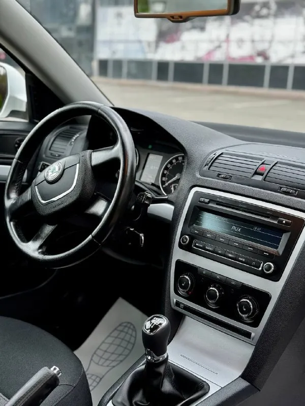 Skoda octavia a5 1.6 bse мкпп 2012 г. В. 170т. Км пробег
Автомобиль в идеальном состоянии, весь в родном окрасе с оригинальным пробегом подтвержденный автотекой!!!
Все стёкла заводские !!!
Салон как в новом авто!
Одна владелеца 14 лет!!!
Очень хорошая комплектация
-Полный электропакет
-Подогрев сидений/зеркал/стекол/форсунок омывателя
-Датчик света
-Датчик дождя
-Зеркало с авто затемнением
-8 Динамиков аудиосистема bt/aux/ mp3
-Кондиционер
-Новые диски r 16 с хорошей летней резиной nokian
По авто сделано полное то
Все жидкости, фильтра, колодки в круг, основной и радиатор кондиционера поменян!!
Два ключа !
Все заказ-наряды по авто с первого дня владения имеются!
Цена 895 тыс. ₽
+79493897964 (Звонки/тг/макс)
Владислав
📲 Tg: @vladislavvlkav
📞 Звоните: +7(949)3897964 - фотография - 8