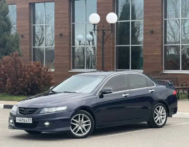 В продаже - honda accord, рестайлинг, 2007 г. В. Двигатель 2.4 л (stage1) 210 л. С. Двс установлен осенью с японии, все бумаги и экспертизы есть, вписан, пробег: 92,800 км на сегодняшний день. Технически нареканий нет, обслужена, ухожена. Автотека вся зелёная, без дтп и скруток пробега. Пороги переварены и обработаны слабые места защитным составом в сентябре (прошлого года)
Оптика переупакована, заменены стёкла, линзы «dixel d1000» (20 т. Р) всё покрыто плёнкой, птф светодиодные, сделан «ретрофит» на весь свет. Стоит магнитола teyees (35 т. Р) carplay, радары, навигация, камера заднего вида в fullhd (1080р) качестве и т. Д. Резина новая, летняя, «hankook». Цвет «royal blue», переливается в разное время суток, выглядит согласно фото. Тонировка llumar.
Техосмотр пройден, авто готово к оформлению. Цена : 800,000 рублей. Рассрочки и обмена нет. Территориально находится в г макеевка (центр) контакты : +7(949)003-33-27, +7(979)028-27-27 - фотография - 2