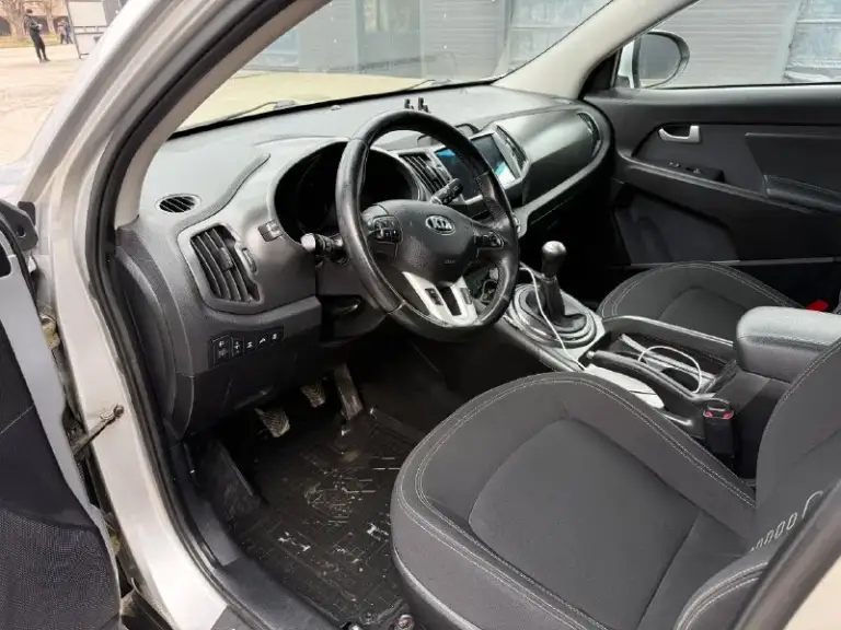 🔹 Kia sportage
🔻Год: 2013
🔻Объем двигателя: 2.0
🔻Коробка: механика
🔻Пробег: 161.000 км
🔻Пройден техосмотр
🔻Полный привод
Технически полностью исправен и обслужен. Масло не расходует, не дымит задиров нет, работает ровно. Коробка переключает без хрустов
Весь в заводском окрасе, все стекала заводские
Техника в идеале.
Салон не прокурен.
Полный привод работает
Максимальная комплектация для механики:
Круиз контроль
Датчик света
Датчик дождя
Двух зонный климат контроль
Мульти руль
Подогрев передних и задних сидений
Установлен видеорегистратор, снимает перед и зад
2 Ключа
2 Комплекта колес зима-лето
За автомобиль не стыдно, вложений никаких не требует
Торг строго у капота
Осмотр г. Красный луч
Цена: 🔥1.320.000🔥 торг
+79591971383(Telegram)
📞 Звоните: +7(959)1971383 - фотография - 5