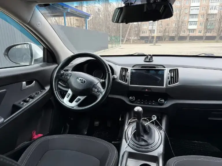 🔹 Kia sportage
🔻Год: 2013
🔻Объем двигателя: 2.0
🔻Коробка: механика
🔻Пробег: 161.000 км
🔻Пройден техосмотр
🔻Полный привод
Технически полностью исправен и обслужен. Масло не расходует, не дымит задиров нет, работает ровно. Коробка переключает без хрустов
Весь в заводском окрасе, все стекала заводские
Техника в идеале.
Салон не прокурен.
Полный привод работает
Максимальная комплектация для механики:
Круиз контроль
Датчик света
Датчик дождя
Двух зонный климат контроль
Мульти руль
Подогрев передних и задних сидений
Установлен видеорегистратор, снимает перед и зад
2 Ключа
2 Комплекта колес зима-лето
За автомобиль не стыдно, вложений никаких не требует
Торг строго у капота
Осмотр г. Красный луч
Цена: 🔥1.320.000🔥 торг
+79591971383(Telegram)
📞 Звоните: +7(959)1971383 - фотография - 6