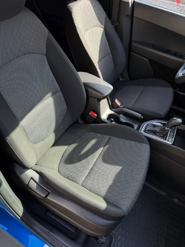 Hyundai creta
Год выпуска - 2016
Кпп - автоматическая
Цена - 1.550.000₽
Тел. +79493902663
Либо - +7 (949) 679-98-14
Продам автомобиль в идеальном состоянии, 1 хозяин из автосалона. Не битая и не крашеная ( любые проверки ) простой и экономичный бензиновый двигатель 1.6 в паре с шести ступенчатой автоматической коробкой передач, работают безупречно. По ходовой части на 5+ не требует ни каких вложений. Хорошая комплектация: климат-контроль; парктроник; 4эл. Стеклоподъемника; подогревы всех сидений; помощь при подъеме и спуске; эл. Зеркала; установлена android мультимедиа со всеми современными плюшками и не плохой акустикой; мультируль; антизанос; антибукс; круиз-контроль; камера заднего вида; штатные диски; релинги; biled оптика ( светит шикарно ) чистый и ухоженный не прокуренный салон. Сигнализация с автозапуском. Запаска не разу не ставилась. Родной пробег 175.000км но состояние авто не побоюсь этого слова - как новое. 2 комплекта резины ( зима, лето с отличным протектором ) - фотография - 5