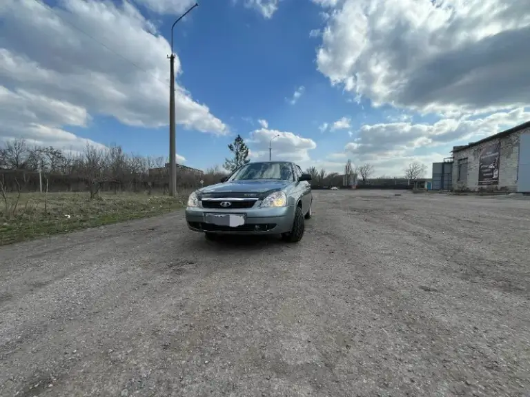 Продам ваз 2170 priora 2008г. В 1.6 16v я собственник. Автомобиль в достойном состоянии для своих лет. Пробег 123000 км. Стоит газ евро 4, вписан в птс!!! По технике нареканий нет, мотор отлично, коробка 5-ти ступка не выбивает не хрустит, передачи включаются четко. Стоит новое сцепление замена была 15тыс. Км назад. По кузову не варилась, весь метал родной, пороги, низа дверей, лонжероны, задние стаканы и карманы в багажнике в шикарном состоянии, обработаны! Из последнего нового: 3 тыс. Км назад замена грм, помпы, масло, фильтра, аккумулятор, радиатор печки, патрубки охлаждения, свежий антифриз. Комплектация:эур, передние стеклоподъемники, электро зеркала, магнитола процессорный kenwood bluetooth, usb. Хорошая летняя резина + зима отличная на штампах, сигнализация с обратной связью 2 ключа. Документы в полном порядке 180-й регион (птс, стс, дкп) все на руках, переоформление обязательно! Цена 💰350.000тыс. Руб торг у капота. Осмотр:г. Макеевка +79890877424(телеграм) +79493
📞 Звоните: +7(949)3573988 - фотография - 1