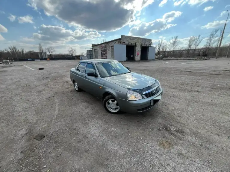 Продам ваз 2170 priora 2008г. В 1.6 16v я собственник. Автомобиль в достойном состоянии для своих лет. Пробег 123000 км. Стоит газ евро 4, вписан в птс!!! По технике нареканий нет, мотор отлично, коробка 5-ти ступка не выбивает не хрустит, передачи включаются четко. Стоит новое сцепление замена была 15тыс. Км назад. По кузову не варилась, весь метал родной, пороги, низа дверей, лонжероны, задние стаканы и карманы в багажнике в шикарном состоянии, обработаны! Из последнего нового: 3 тыс. Км назад замена грм, помпы, масло, фильтра, аккумулятор, радиатор печки, патрубки охлаждения, свежий антифриз. Комплектация:эур, передние стеклоподъемники, электро зеркала, магнитола процессорный kenwood bluetooth, usb. Хорошая летняя резина + зима отличная на штампах, сигнализация с обратной связью 2 ключа. Документы в полном порядке 180-й регион (птс, стс, дкп) все на руках, переоформление обязательно! Цена 💰350.000тыс. Руб торг у капота. Осмотр:г. Макеевка +79890877424(телеграм) +79493
📞 Звоните: +7(949)3573988 - фотография - 3