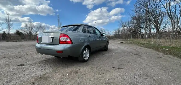 Продам ваз 2170 priora 2008г. В 1.6 16v я собственник. Автомобиль в достойном состоянии для своих лет. Пробег 123000 км. Стоит газ евро 4, вписан в птс!!! По технике нареканий нет, мотор отлично, коробка 5-ти ступка не выбивает не хрустит, передачи включаются четко. Стоит новое сцепление замена была 15тыс. Км назад. По кузову не варилась, весь метал родной, пороги, низа дверей, лонжероны, задние стаканы и карманы в багажнике в шикарном состоянии, обработаны! Из последнего нового: 3 тыс. Км назад замена грм, помпы, масло, фильтра, аккумулятор, радиатор печки, патрубки охлаждения, свежий антифриз. Комплектация:эур, передние стеклоподъемники, электро зеркала, магнитола процессорный kenwood bluetooth, usb. Хорошая летняя резина + зима отличная на штампах, сигнализация с обратной связью 2 ключа. Документы в полном порядке 180-й регион (птс, стс, дкп) все на руках, переоформление обязательно! Цена 💰350.000тыс. Руб торг у капота. Осмотр:г. Макеевка +79890877424(телеграм) +79493
📞 Звоните: +7(949)3573988 - фотография - 4