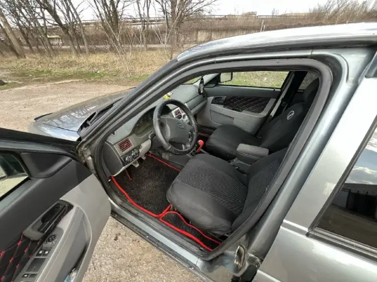 Продам ваз 2170 priora 2008г. В 1.6 16v я собственник. Автомобиль в достойном состоянии для своих лет. Пробег 123000 км. Стоит газ евро 4, вписан в птс!!! По технике нареканий нет, мотор отлично, коробка 5-ти ступка не выбивает не хрустит, передачи включаются четко. Стоит новое сцепление замена была 15тыс. Км назад. По кузову не варилась, весь метал родной, пороги, низа дверей, лонжероны, задние стаканы и карманы в багажнике в шикарном состоянии, обработаны! Из последнего нового: 3 тыс. Км назад замена грм, помпы, масло, фильтра, аккумулятор, радиатор печки, патрубки охлаждения, свежий антифриз. Комплектация:эур, передние стеклоподъемники, электро зеркала, магнитола процессорный kenwood bluetooth, usb. Хорошая летняя резина + зима отличная на штампах, сигнализация с обратной связью 2 ключа. Документы в полном порядке 180-й регион (птс, стс, дкп) все на руках, переоформление обязательно! Цена 💰350.000тыс. Руб торг у капота. Осмотр:г. Макеевка +79890877424(телеграм) +79493
📞 Звоните: +7(949)3573988 - фотография - 7