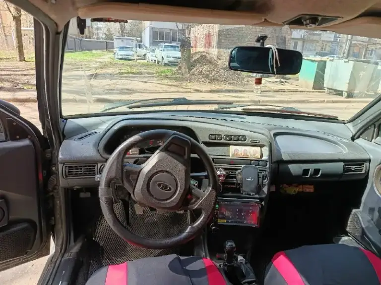 Продам ваз 2115,2006г. Авто на полном ходу, езжу каждый день, стоит хорошая музыка, красивые диски, в машине много чего поменял, все поварено, рыжики присутствуют сами понимаете возраст. Документы все в порядке любое переоформление. Цена 180 тыс. (торг) +79494283458
📞 Звоните: +7(949)4283458 - фотография - 4