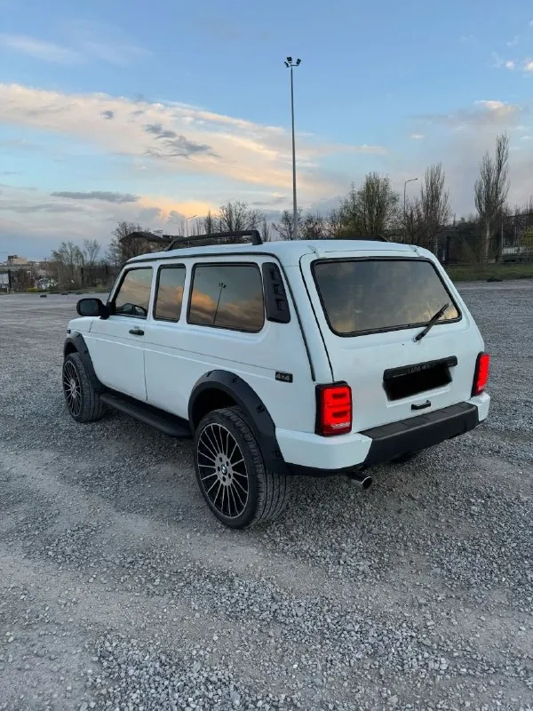 В продаже нива!
Документы стс, птс, дкп все в порядке !
Автомобиль разбирался до гола, шумка в 360 градусов, мавиль. Салон весь новый, (нового образца), оптика вся с нуля современная!
Кузов покрыт в раптор!
Под капотом порядок !
Масла фильтра жидкости, промывочные, поменяно 200 км назад !
Колеса 20(бмв), низкий профиль- разноширокие!
Акустика новая динимики тт, саб буфер, усилки!
По ходовой части, без нареканий!полный привод, раздатка, все работает в штатном режиме!дно без гнили !все вопросы по телефону!
Цена 450т. Рсвязь +79498549430 +79495946577! - фотография - 6