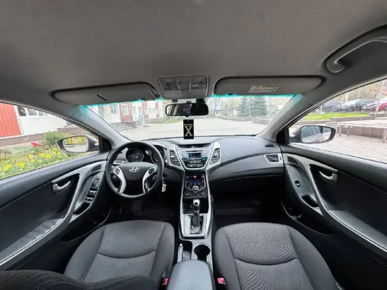 Hyundai elantra 1.6 ат 2016г. Родной пробег 167 000 км. Автомобиль в отличном состоянии максимальная комплектация не битая некрашеная гаражная хранение покупали в автосалоне все обслуживание цена 1 300 000 руб. Телефон +7 949 484 37 35 - фотография - 7