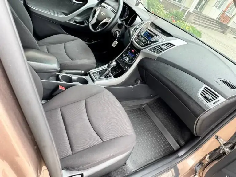 Hyundai elantra 1.6 ат 2016г. Родной пробег 167 000 км. Автомобиль в отличном состоянии максимальная комплектация не битая некрашеная гаражная хранение покупали в автосалоне все обслуживание цена 1 300 000 руб. Телефон +7 949 484 37 35 - фотография - 8