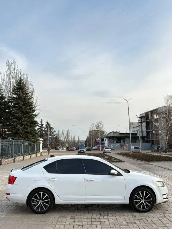 Skoda octavia a7 🔥
Год выпуска 2013🔥
Пробег 215,300🔥
Двигатель 1.4 турбо 140 лс🔥
Коробка механика 6ступка🔥
Технически идеальный автомобиль без вложений 🔥
Двигатель коробка ходовая на отлично турбина дует хорошо🔥
Хорошая комплектация!
Кондиционер, 4эсп, подогревы зеркал заднего стекла , abs, датчик дождя, датчик света, подогрев сидений, штатная мультимедиа 🔥
Диски r17 новая резина гудиер🔥
Салон ухоженый в отличном состоянии🔥
Документы кристально чистые птс стс дкп все на руках готов присутствовать в мрэо при оформление 🔥
Связь +7 (949) 023 8005
+7 949 561 5259
Цена 865.000 тысяч рублей🔥осмотр макеевка - фотография - 5