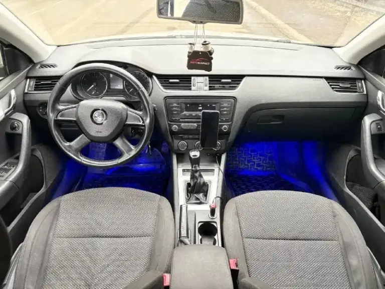 Skoda octavia a7 🔥
Год выпуска 2013🔥
Пробег 215,300🔥
Двигатель 1.4 турбо 140 лс🔥
Коробка механика 6ступка🔥
Технически идеальный автомобиль без вложений 🔥
Двигатель коробка ходовая на отлично турбина дует хорошо🔥
Хорошая комплектация!
Кондиционер, 4эсп, подогревы зеркал заднего стекла , abs, датчик дождя, датчик света, подогрев сидений, штатная мультимедиа 🔥
Диски r17 новая резина гудиер🔥
Салон ухоженый в отличном состоянии🔥
Документы кристально чистые птс стс дкп все на руках готов присутствовать в мрэо при оформление 🔥
Связь +7 (949) 023 8005
+7 949 561 5259
Цена 865.000 тысяч рублей🔥осмотр макеевка - фотография - 7