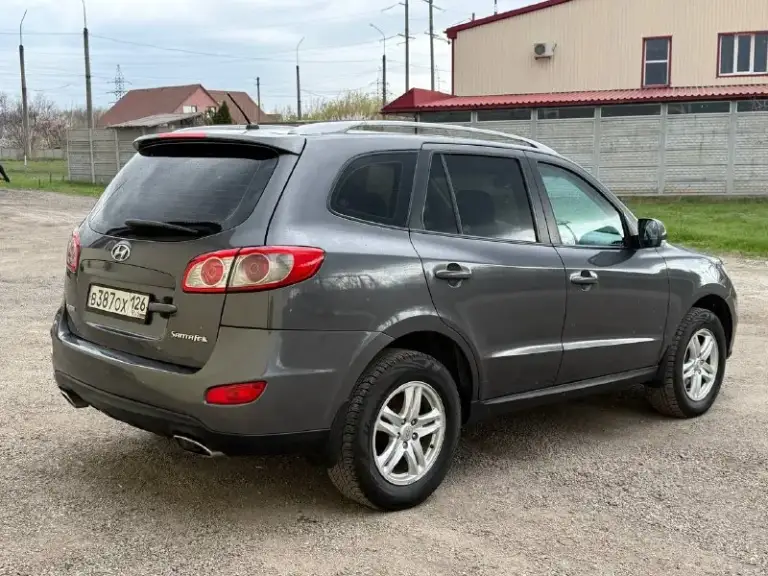 Hyundai santa fe
Год выпуска: 2011
Двигатель: бензин 2.4
Коробка: механика 6-ст
Пробег: 188.000км
✅2 Владельца за все время
✅Птс оригинал
✅Без дтп
✅Родной окрас за исключением одной детали (заднее левое крыло) косметический окрас была притертость не дтп!!!
✅Все стекла родные включая лобовое стекло
✅Салон на лакированном красивом дереве
✅Климат контроль 2-х зон
✅Подогрев сидений 2 режима
✅Мультируль
✅Штатная акустика с магнитолой
✅Обогрев лобового стекла
✅4 Эл стеклоподъемника
✅Эл регулировка зеркал

Автомобиль в идеальнейшем состоянии для своих лет, родной окрас за исключением заднего левого крыла(был косметический окрас)не дтп!!! Коробка 6-ст переключает отлично не выбивает не разболтана! Подвеска вся обслужена от а до я ничего делать не нужно! Расход 7-8л! Авто в редчайшем состоянии с южного края ставрополь где климат очень хороший поэтому нету ни гнили ни ржавчины, днище все целое не гнилое! Любые проверки с вашей стороны!!!

Цена 1.075.000 рублей
Торг у капота реальному клиенту!
+79495205833 Александр - фотография - 2