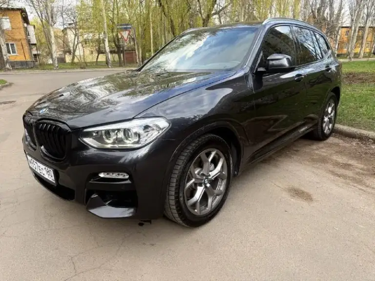 Bmw x3 30i 2.0 xdrive steptronic (252 л. С. ) 2020 год, 108000 км. Приобретал авто в 2024 году с пробегом 89000 км, заказывал лично выбирая целый авто, весь кузов в родной краске, все стекла оригинал. Комплeктация с пaнoрaмoй, мультимедиа mgu c бумерангaми, подогревом руля, подогревом переднего и заднего ряда сидений, беспроводным саrplаy, проэкцией на лобовое. Сразу после приобретения сделали большое то с заменой всех жидкостей и масел во всех агрегатах, мойку радиаторов. Передняя часть авто в бронепленке. Кузов покрывался керамикой летом 2024 года и в октябре 2025 перед зимой. Уход за кузовом только на качественной детейлинг мойке. Два ключа. Машина моя лично , при необходимости дам больше информации по телефону.
Возможно оформление в кредит. Возможен обмен.
Цена - 4.150.000 р.
+79493250509 - фотография - 3